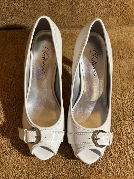 Delicious Shoes - Delicious White Peep-Toe Heels with Buckle Accent